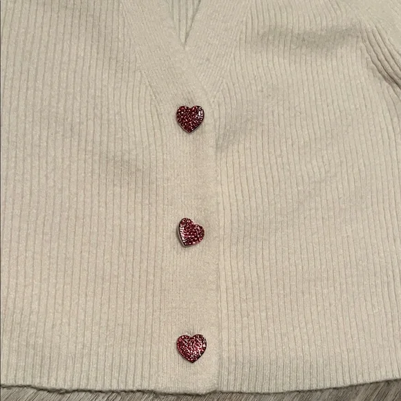 Elegant Cream Cardigan with Heart Buttons - Picture 4 of 8